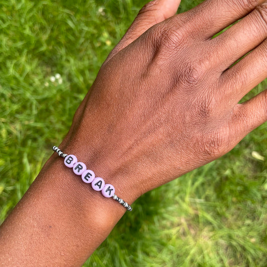 'break' Armband lila